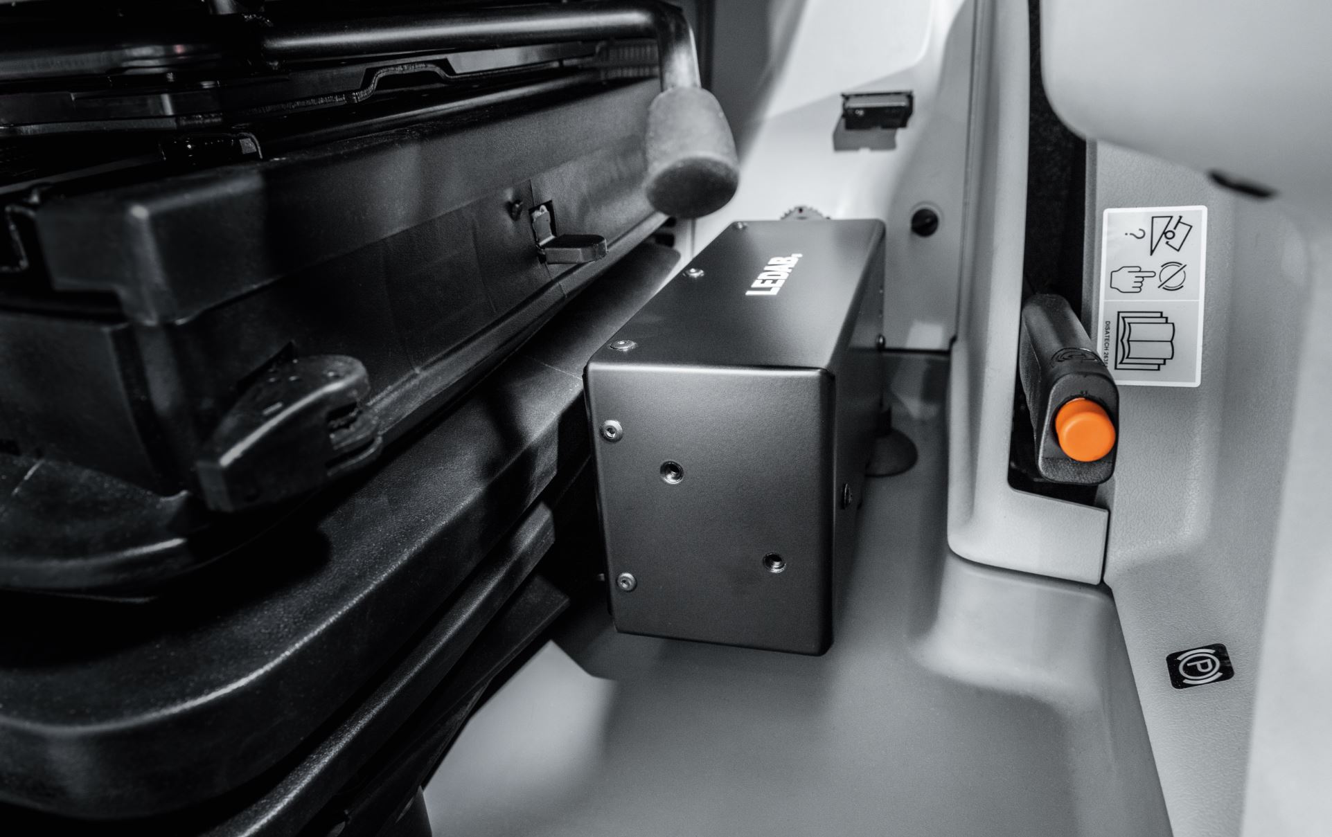 Subwoofer Gen II für Montage links neben dem Sitz