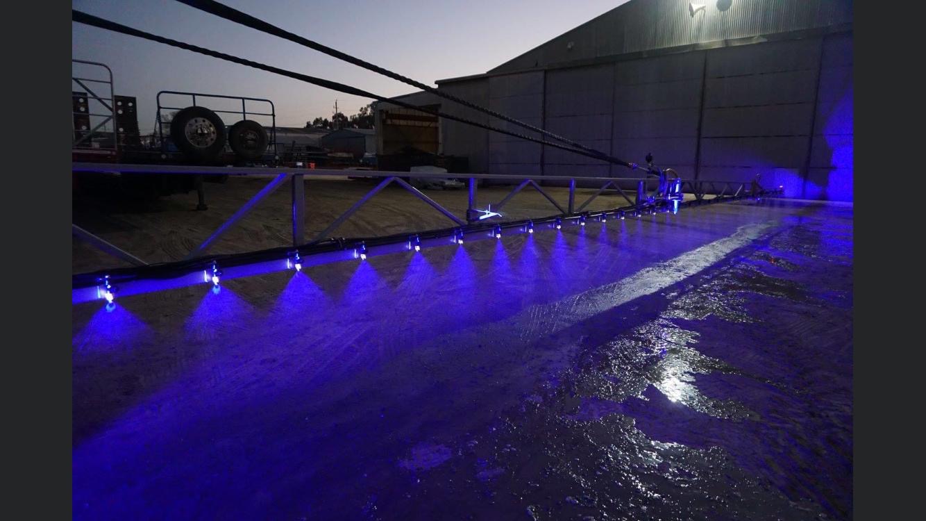 ORCA - blauer Spot Scheinwerfer für Feldspritzen 