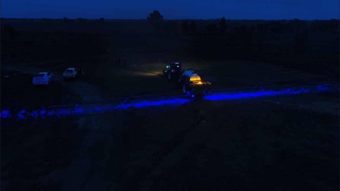 ORCA - blauer Spot Scheinwerfer für Feldspritzen 